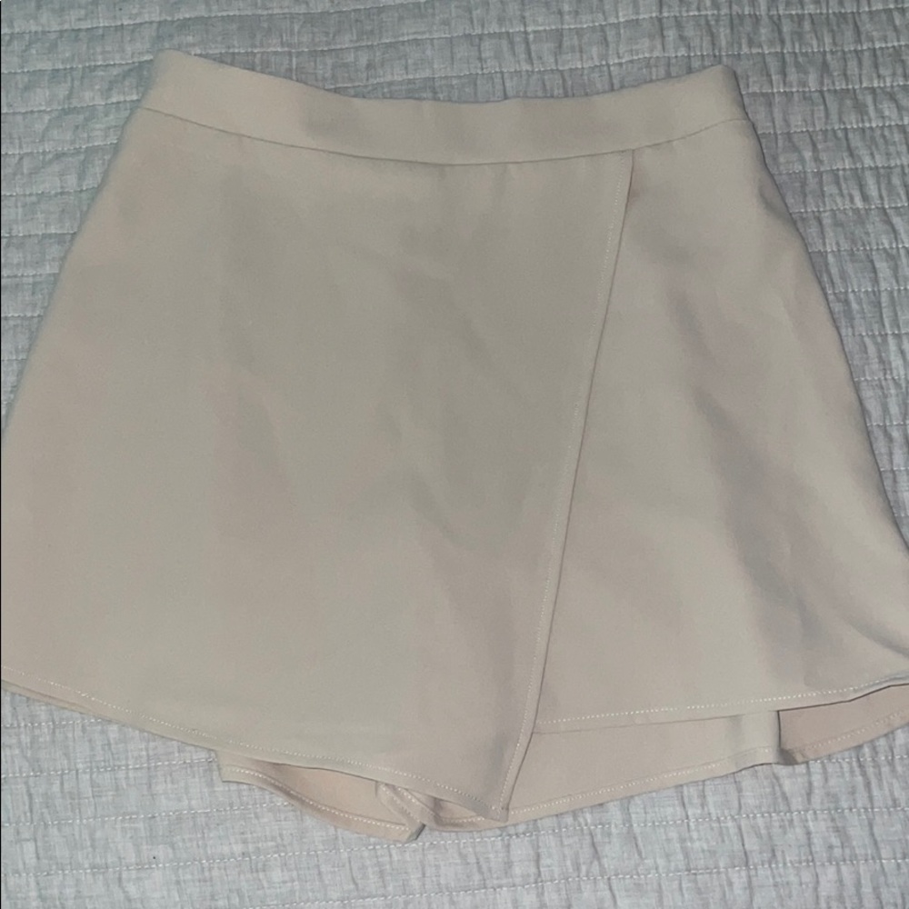 Tan skort